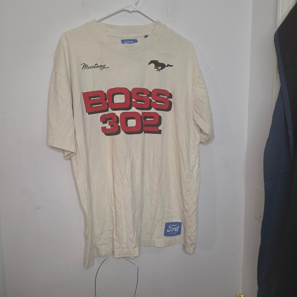 PacSun Ford Mustang Boss 302 T-Shirt Cream Mens‎ Large Graphic Tee Short Sleeve